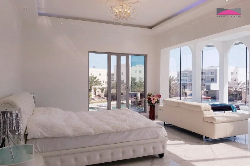 PANORAMIC WATER VIEW | INDOOR MASTER POOL | BOAT MOORING – Slide 7