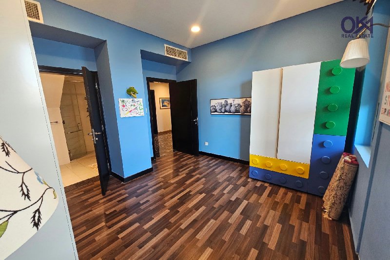 DUPLEX* 3 ASSIGNED PARKINGS * PRIVATE ENTRANCE – Slide 21