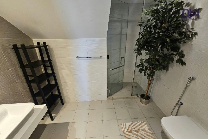 DUPLEX* 3 ASSIGNED PARKINGS * PRIVATE ENTRANCE – Slide 22