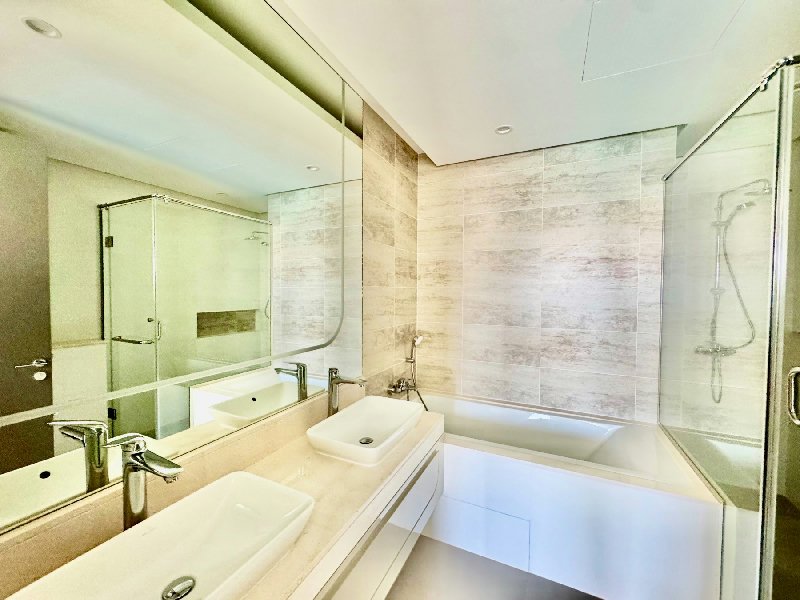 Stunning Waterfront Villa with Private Pool    – Slide 6