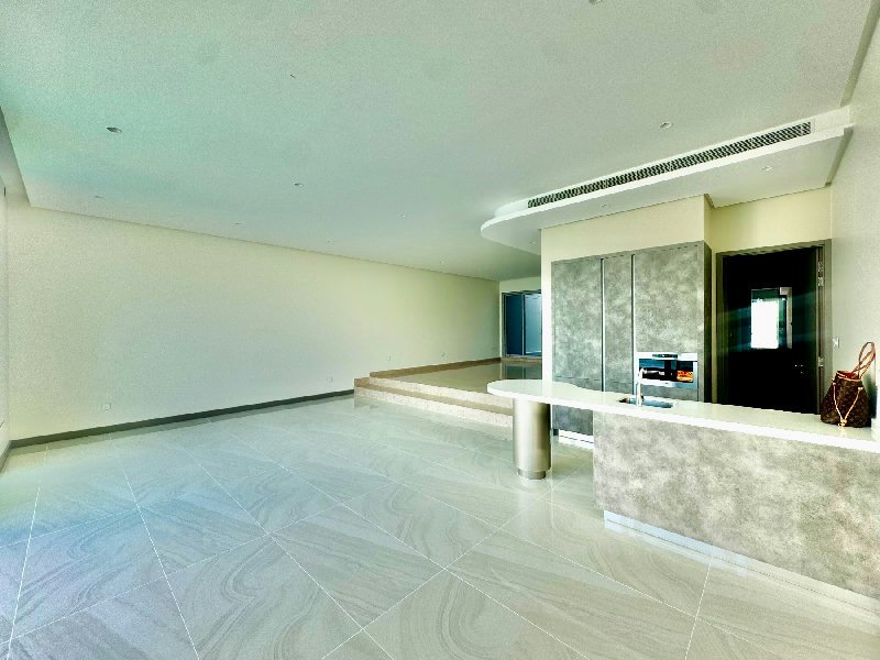 Stunning Waterfront Villa with Private Pool    – Slide 11