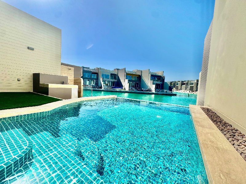 Stunning Waterfront Villa with Private Pool    – Slide 14