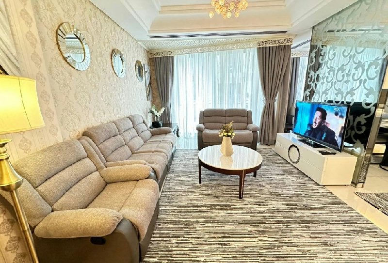 Stunning views, luxury living, elegant design – Slide 2