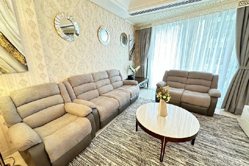 Stunning views, luxury living, elegant design – Slide 3