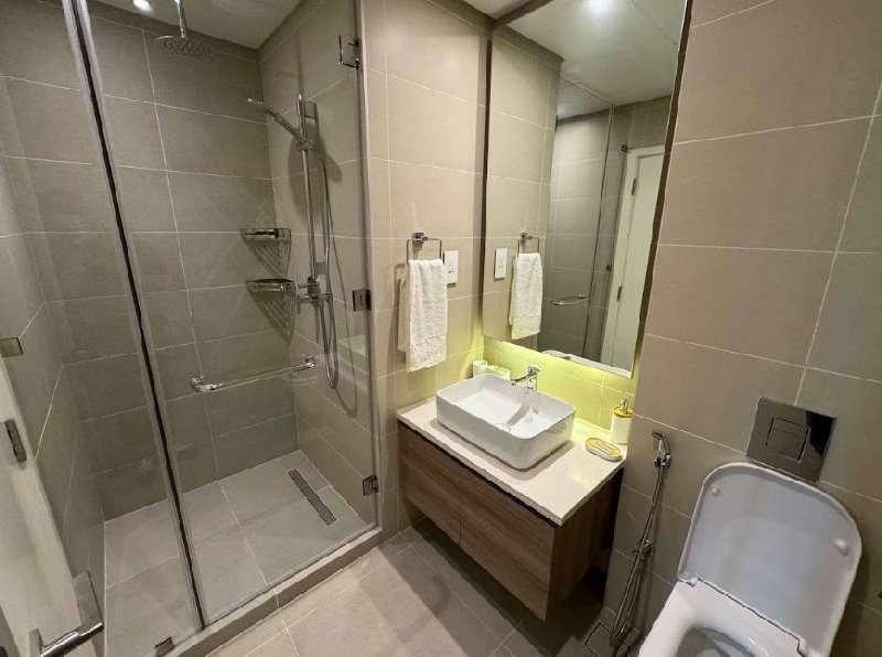 Luxury and comfort, prime location, modern design – Slide 4