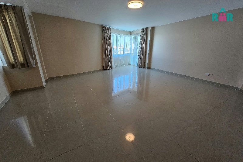 Dream Beachfront Home With a Stunning View, Terraced – Slide 5