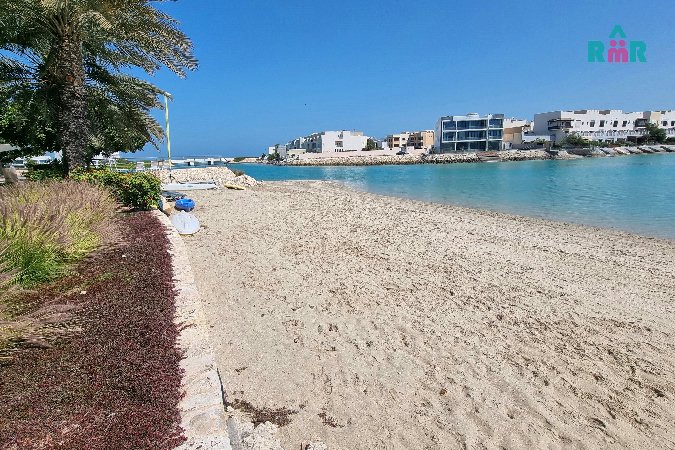 Dream Beachfront Home With a Stunning View, Terraced – Slide 14