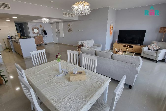 Gated Beachfront Community/Children's Facilities/Well Maintained – Slide 4