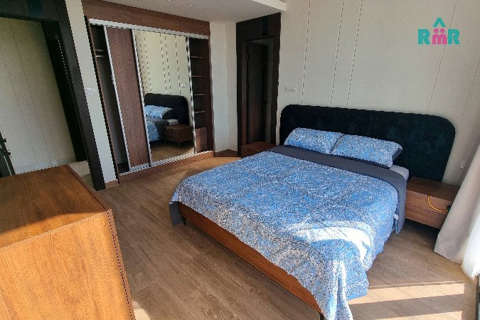 Sea and Marina Views / Closed Kitchen / Modern Finishing – Slide 12