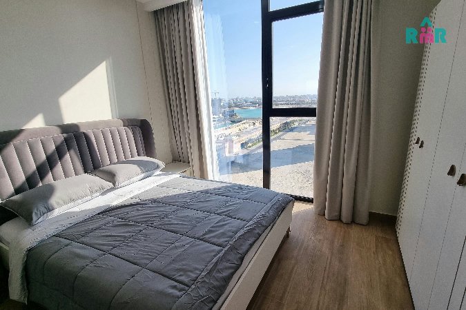 Sea and Marina Views / Closed Kitchen / Modern Finishing – Slide 16