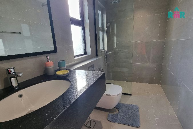 Sea and Marina Views / Closed Kitchen / Modern Finishing – Slide 14