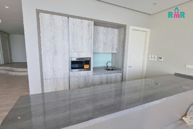 Oceanfront Living/Modern Developed Facilities – Slide 4