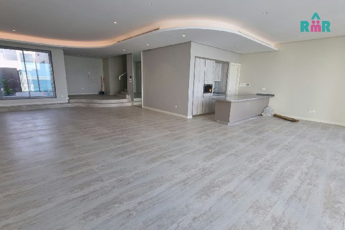 Oceanfront Living/Modern Developed Facilities – Slide 6