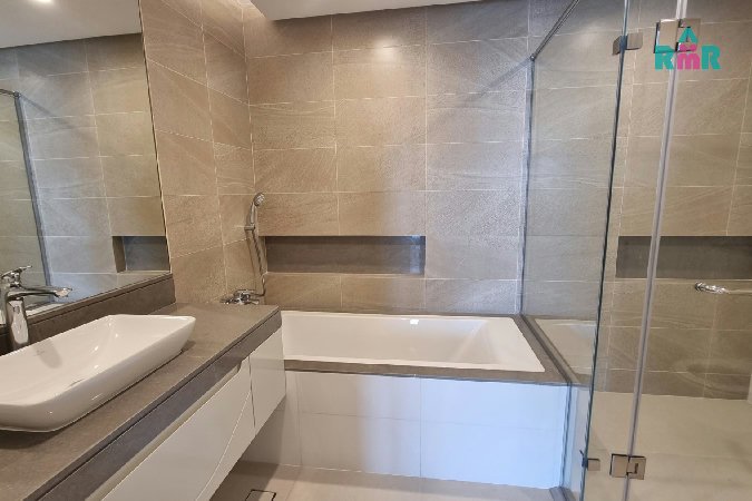 Oceanfront Living/Modern Developed Facilities – Slide 8