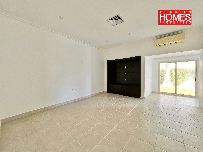 3 BEBROOM VILLA WITH PRIVATE GARDEN – Slide 4