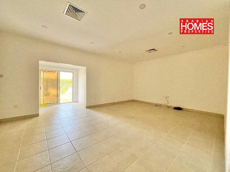 3 BEBROOM VILLA WITH PRIVATE GARDEN - View 2