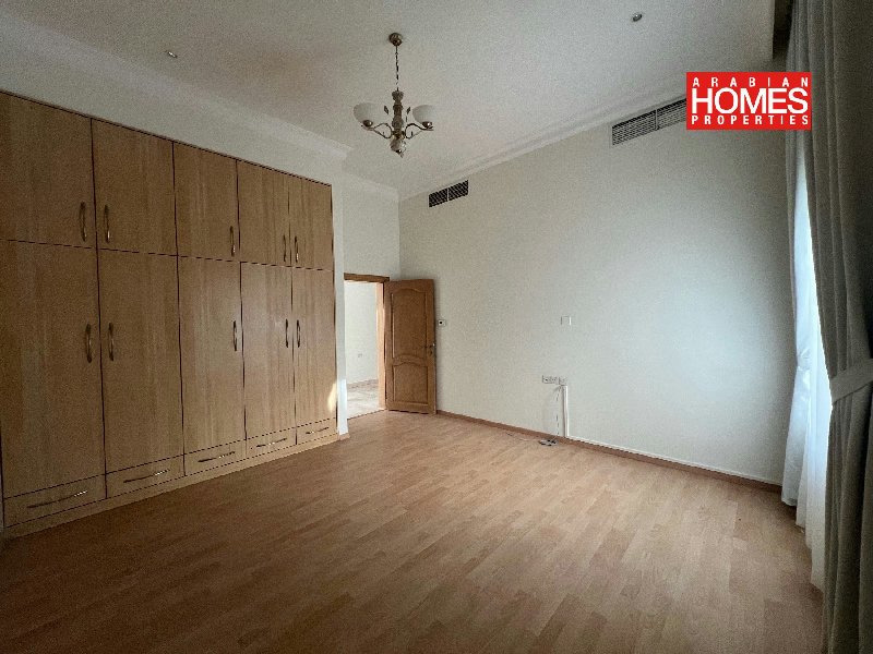 4 BEDROOM VILLA WITH PRIVATE POOL AND GARDEN – Slide 7