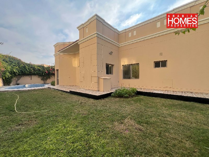 4 BEDROOM VILLA WITH PRIVATE POOL AND GARDEN – Slide 2