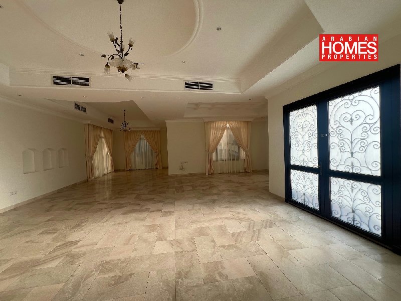 4 BEDROOM VILLA WITH PRIVATE POOL AND GARDEN – Slide 4