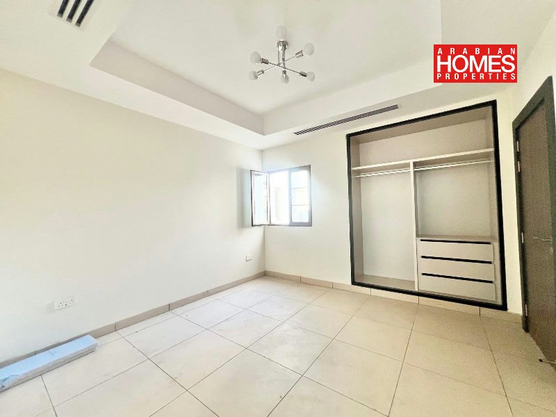 BRAND NEW 4 BEDROOM VILLA WITH PRIVATE GARDEN – Slide 6