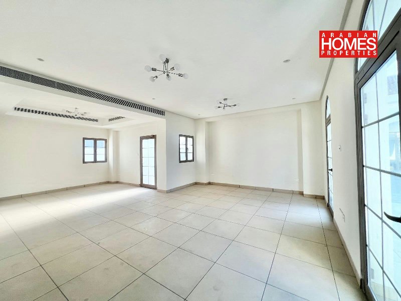 BRAND NEW 4 BEDROOM VILLA WITH PRIVATE GARDEN – Slide 4