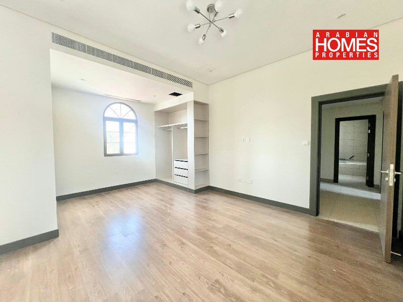 BRAND NEW 4 BEDROOM VILLA WITH PRIVATE GARDEN – Slide 7