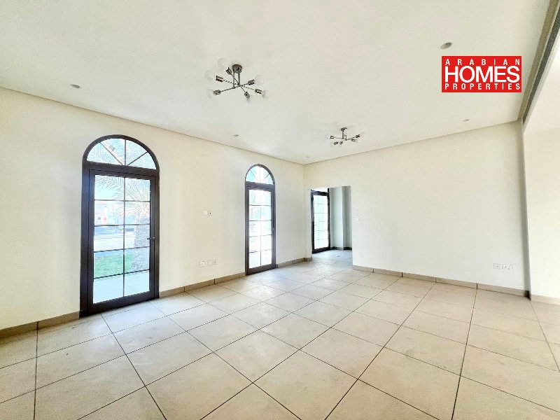 BRAND NEW 4 BEDROOM VILLA WITH PRIVATE GARDEN – Slide 5