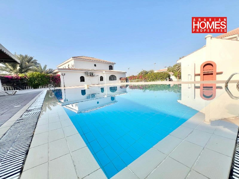 BRAND NEW 4 BEDROOM VILLA WITH PRIVATE GARDEN – Slide 3