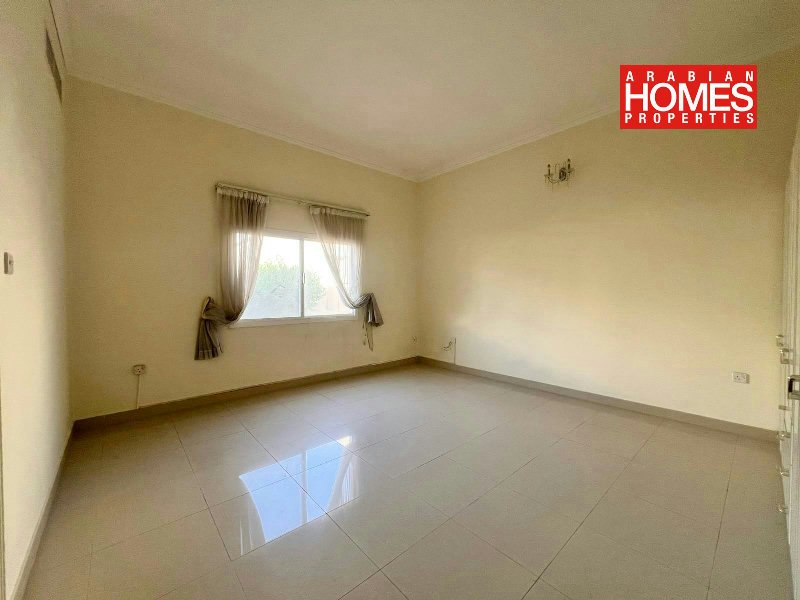 4 BEDROOM VILLA WITH PRIVATE GARDEN – Slide 7