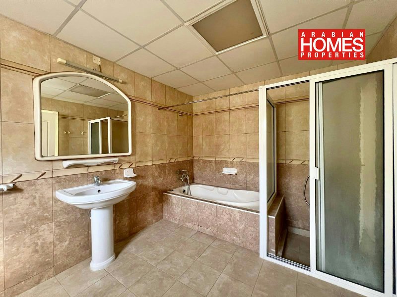 4 BEDROOM VILLA WITH PRIVATE GARDEN – Slide 11