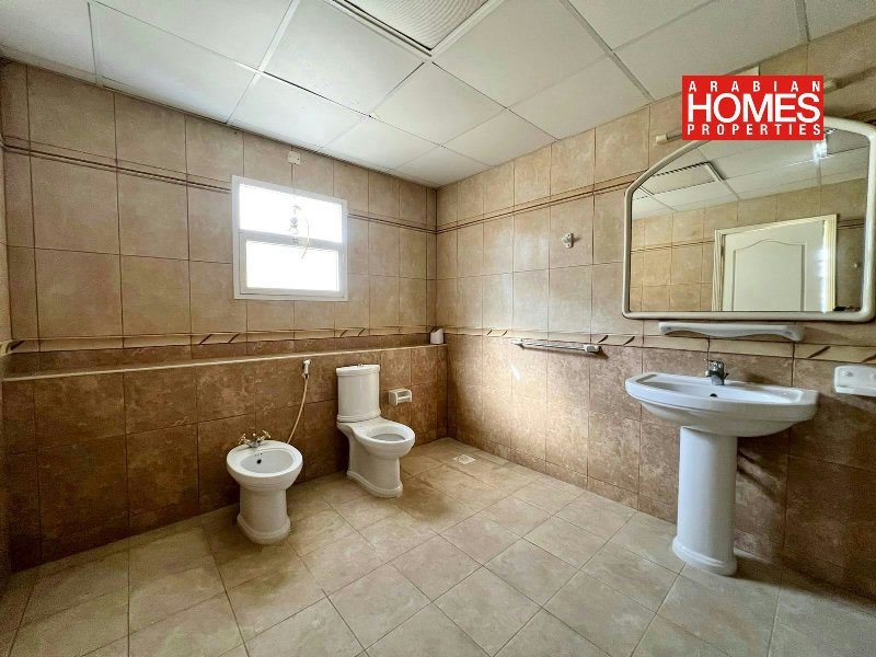 4 BEDROOM VILLA WITH PRIVATE GARDEN – Slide 12