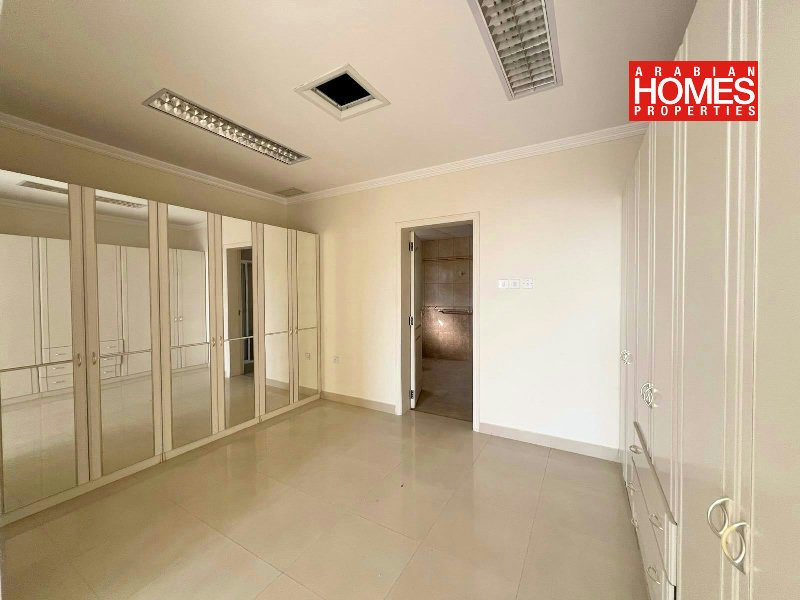 4 BEDROOM VILLA WITH PRIVATE GARDEN – Slide 5