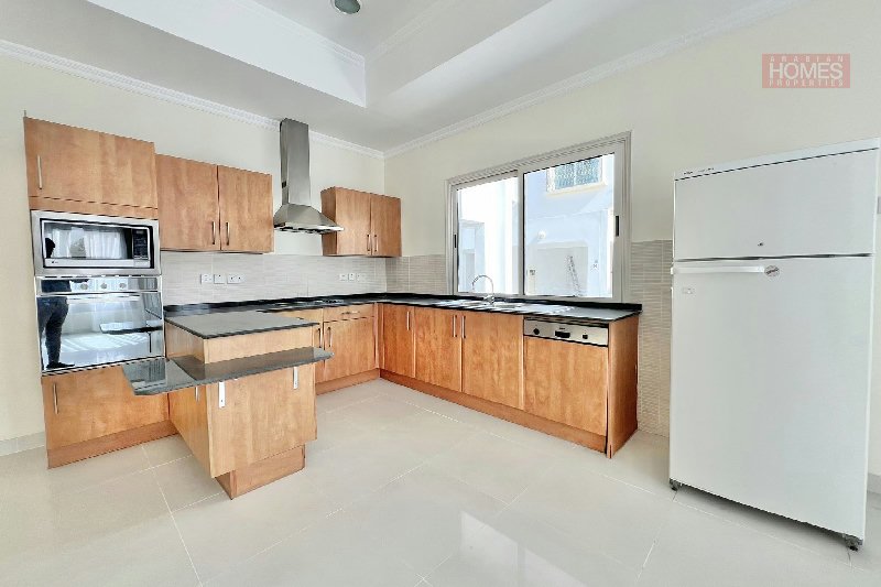 FULLY RENOVATED 3 BEDROOM VILLA – Slide 8