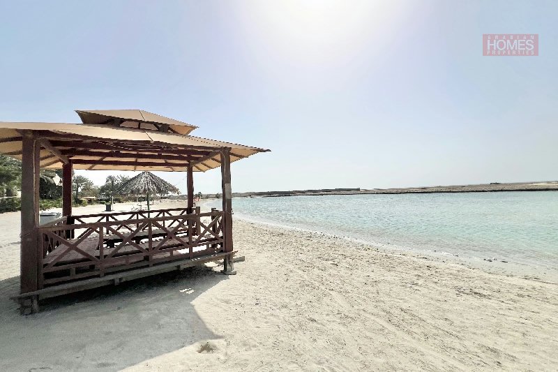 STUNNING 3 BEDROOM BEACH ACCESS VILLA WITH PRIVATE GARDEN – Slide 1