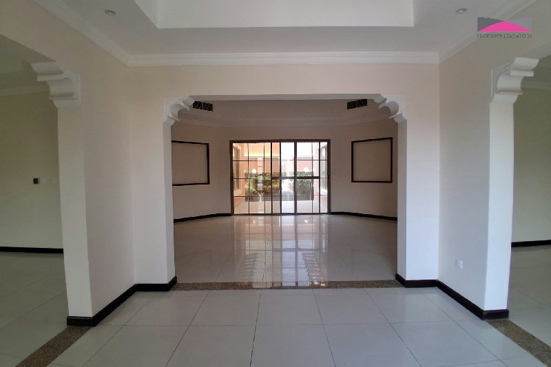 Beautifully Presented 4-Bedroom Villa with Private Patio in Hamala - View 2