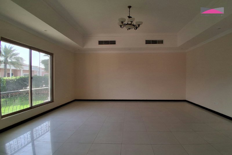 Beautifully Presented 4-Bedroom Villa with Private Patio in Hamala – Slide 4