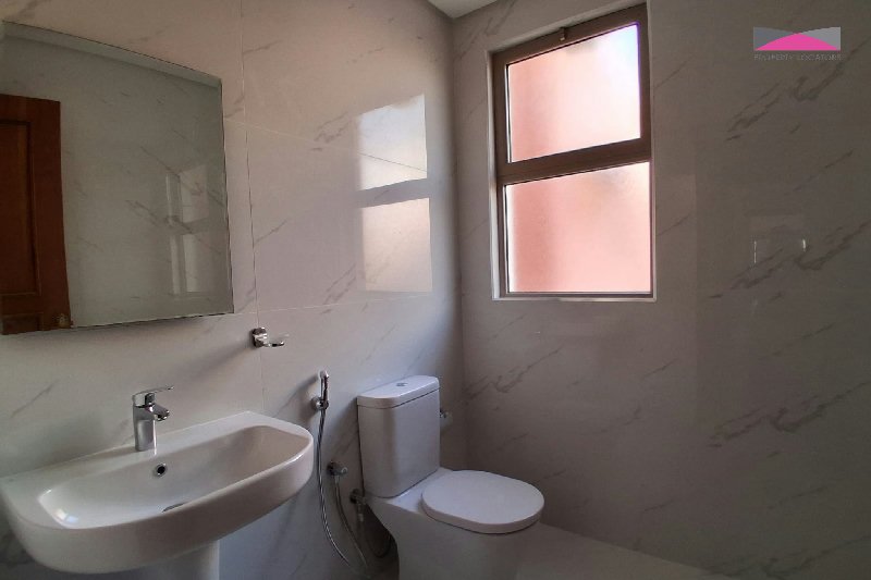 Beautifully Presented 4-Bedroom Villa with Private Patio in Hamala – Slide 8