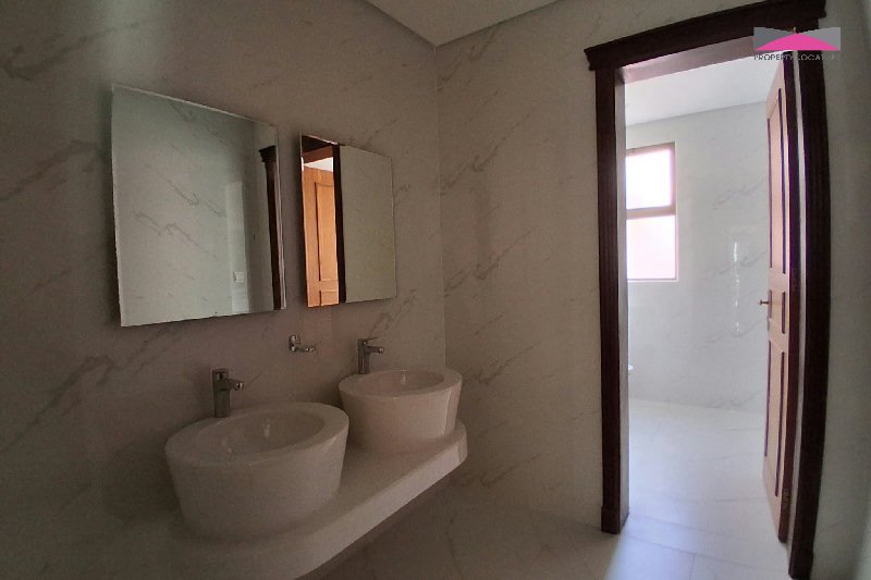 Beautifully Presented 4-Bedroom Villa with Private Patio in Hamala – Slide 7