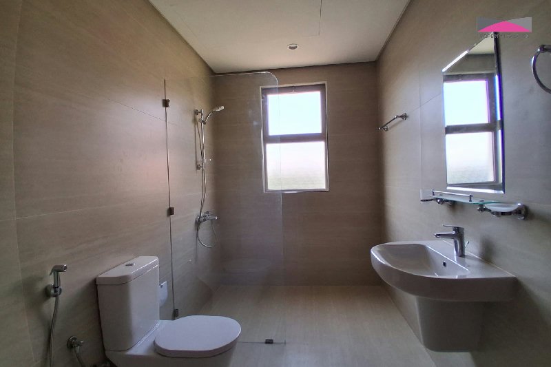 Beautifully Presented 4-Bedroom Villa with Private Patio in Hamala – Slide 13