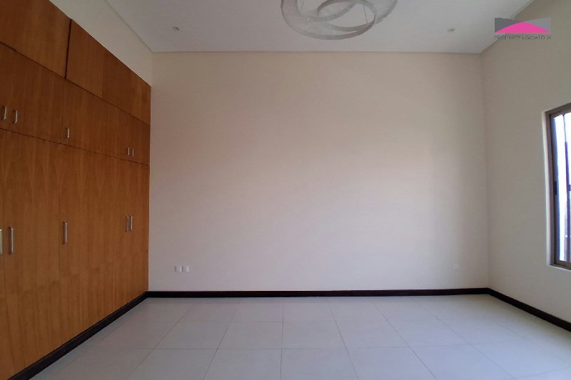 Beautifully Presented 4-Bedroom Villa with Private Patio in Hamala – Slide 14