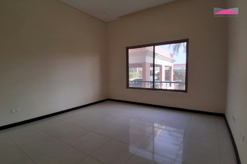 Beautifully Presented 4-Bedroom Villa with Private Patio in Hamala – Slide 12