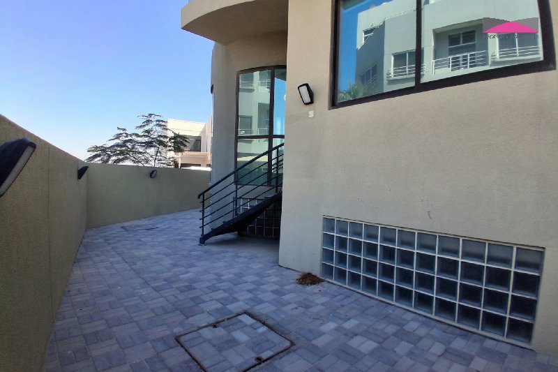 Contemporary Ground Floor 2 Bedroom Apartment with Outdoor Space in Saar  – Slide 6