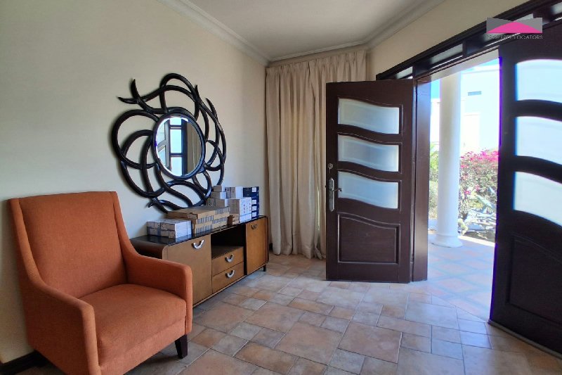 Exceptional 4-Bedroom Compound Villa for Rent in Janabiyah, Bahrain – Slide 2