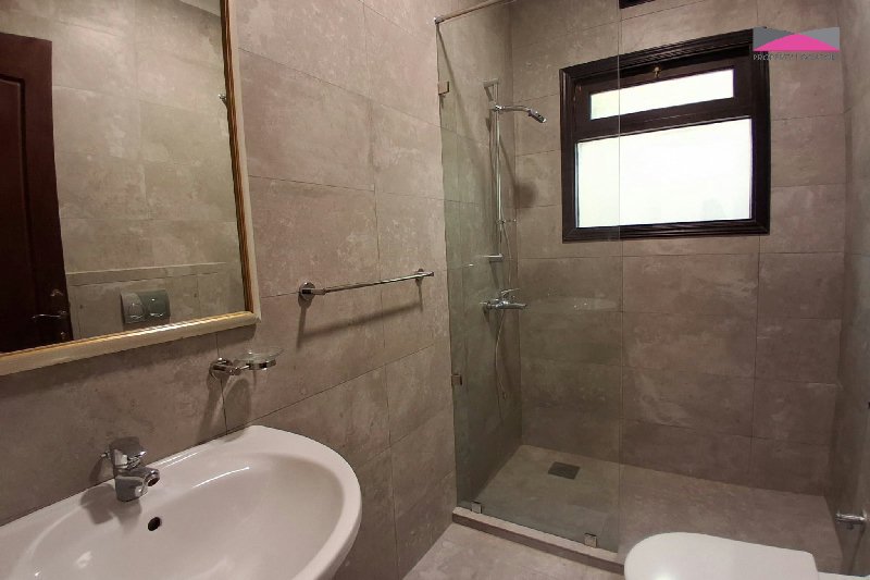 Exceptional 4-Bedroom Compound Villa for Rent in Janabiyah, Bahrain – Slide 15