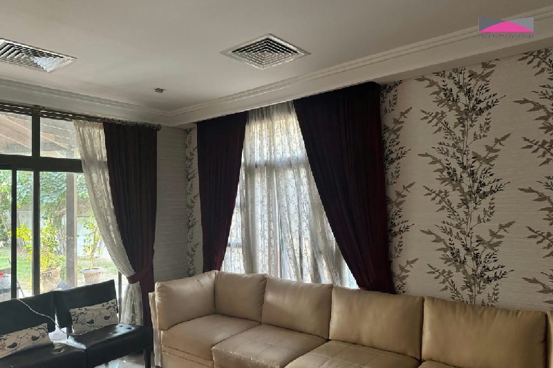 Spacious Villa with Additional Land – Slide 10