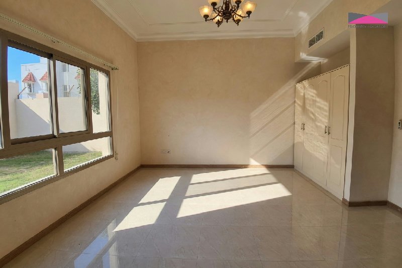 A FANTASTIC FAMILY VILLA WITH A GARDEN THAT REALLY DELIVERS – Slide 11