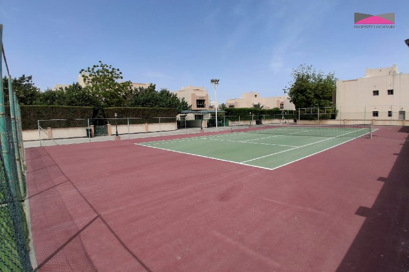 A FANTASTIC FAMILY VILLA WITH A GARDEN THAT REALLY DELIVERS – Slide 22