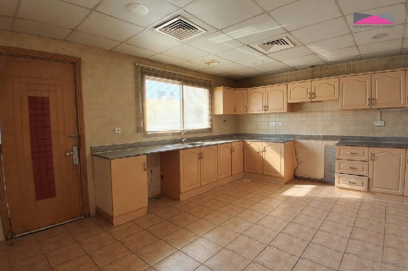 A FANTASTIC FAMILY VILLA WITH A GARDEN THAT REALLY DELIVERS – Slide 7