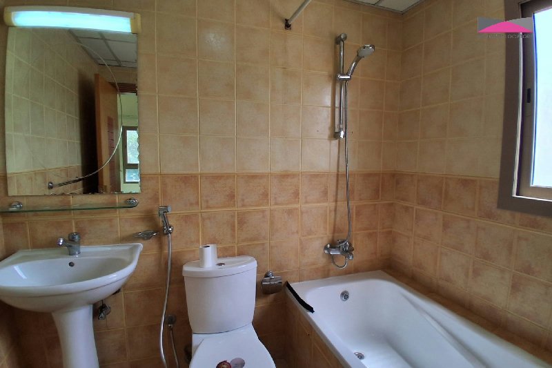 A FANTASTIC FAMILY VILLA WITH A GARDEN THAT REALLY DELIVERS – Slide 14