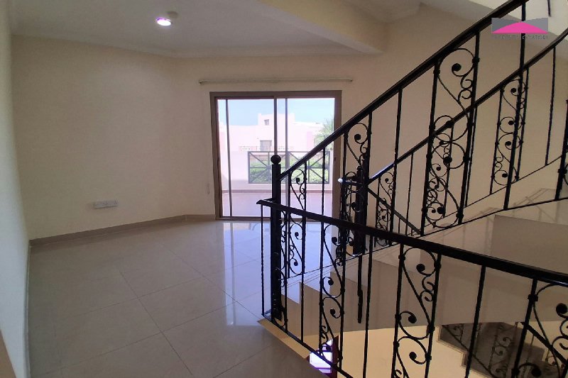 A FANTASTIC FAMILY VILLA WITH A GARDEN THAT REALLY DELIVERS – Slide 12